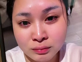 网红阿爆卖惨翻车明星卖惨为何惹人嫌？